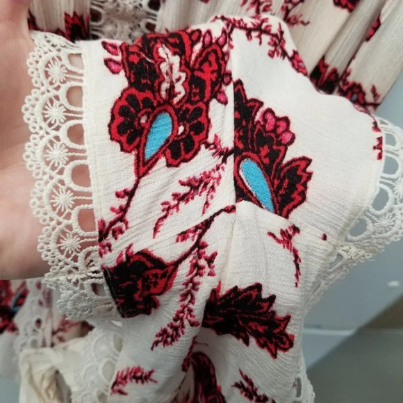 ASTR The  Label Romper Floral Boho Crochet Inset Romper Cream M - Picture 8 of 12